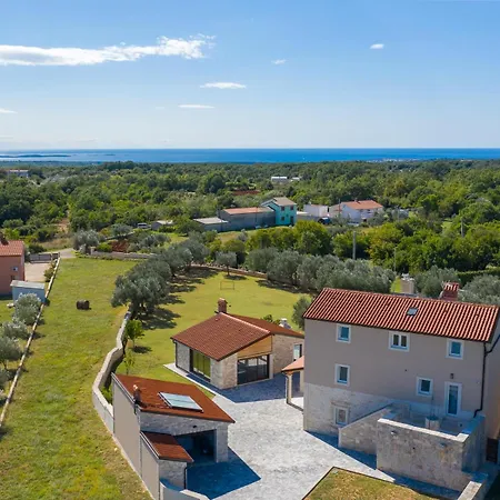 Villa Kata *